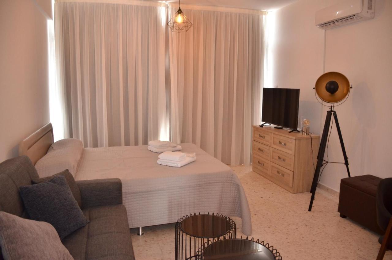 Almyria Apartments - By Imh Travel & Tours Paphos Exteriör bild