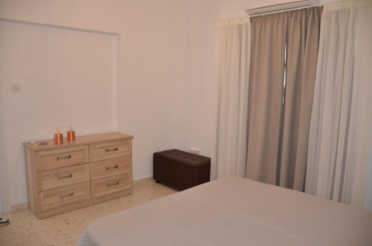 Almyria Apartments - By Imh Travel & Tours Paphos Exteriör bild