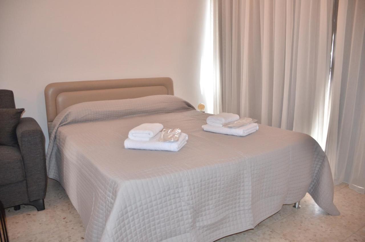 Almyria Apartments - By Imh Travel & Tours Paphos Exteriör bild
