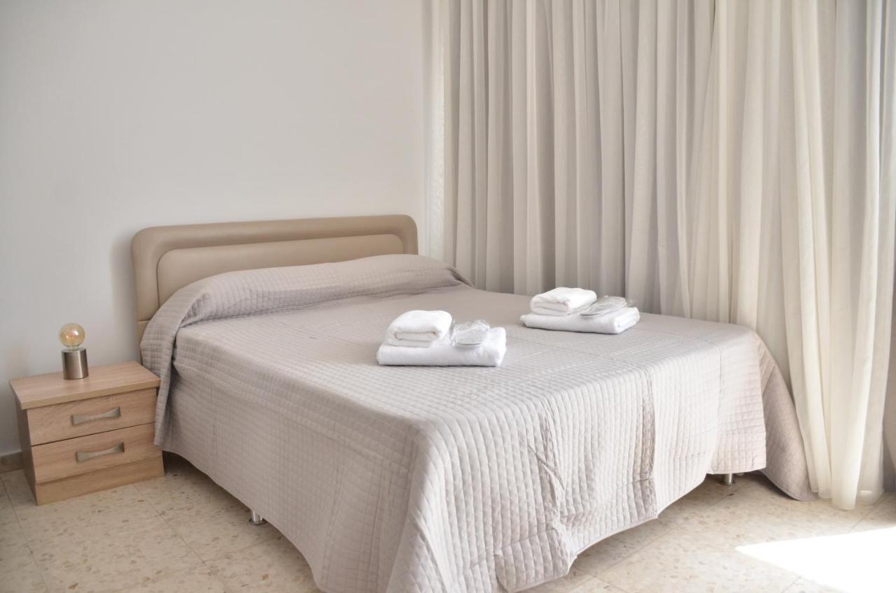 Almyria Apartments - By Imh Travel & Tours Paphos Exteriör bild