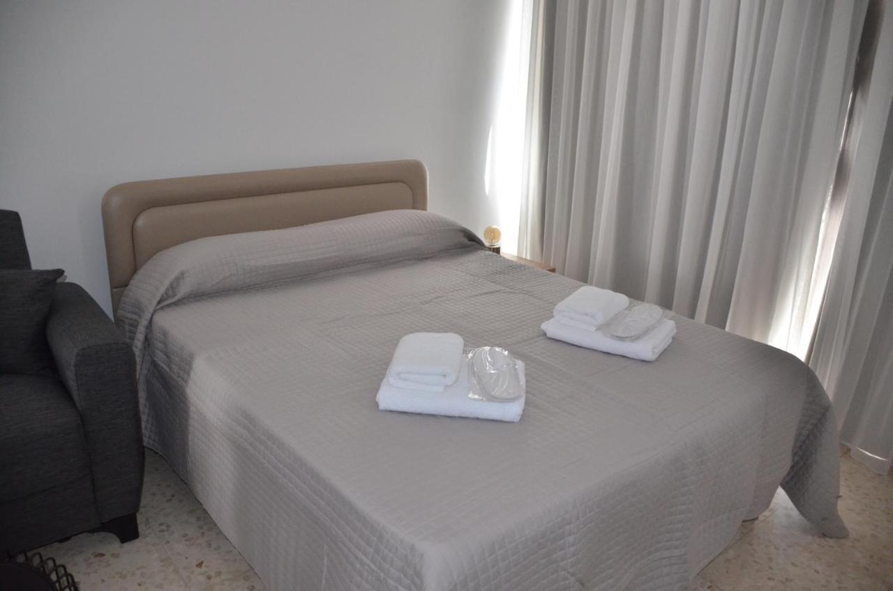 Almyria Apartments - By Imh Travel & Tours Paphos Exteriör bild