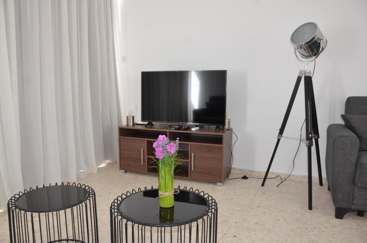 Almyria Apartments - By Imh Travel & Tours Paphos Exteriör bild
